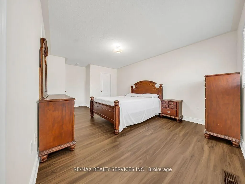 Photo 18 of 15 Lockburn Crescent, Brampton, Fletcher's Meadow — HOMEH