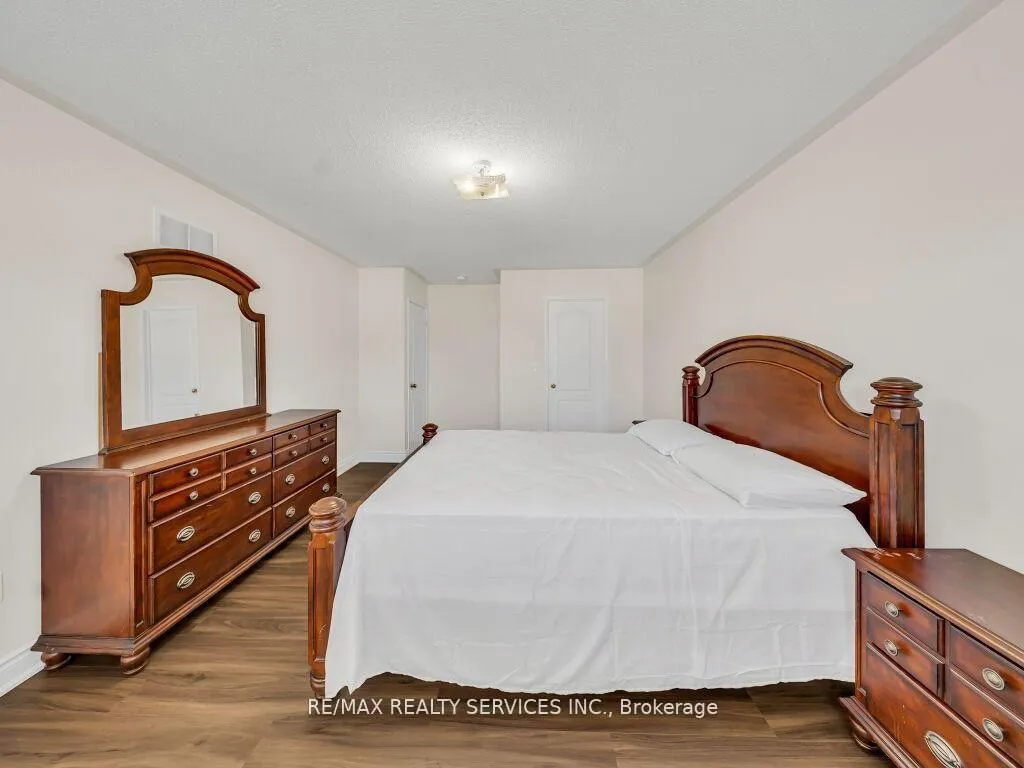 Photo 19 of 15 Lockburn Crescent, Brampton, Fletcher's Meadow — HOMEH