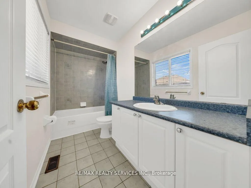 Photo 20 of 15 Lockburn Crescent, Brampton, Fletcher's Meadow — HOMEH