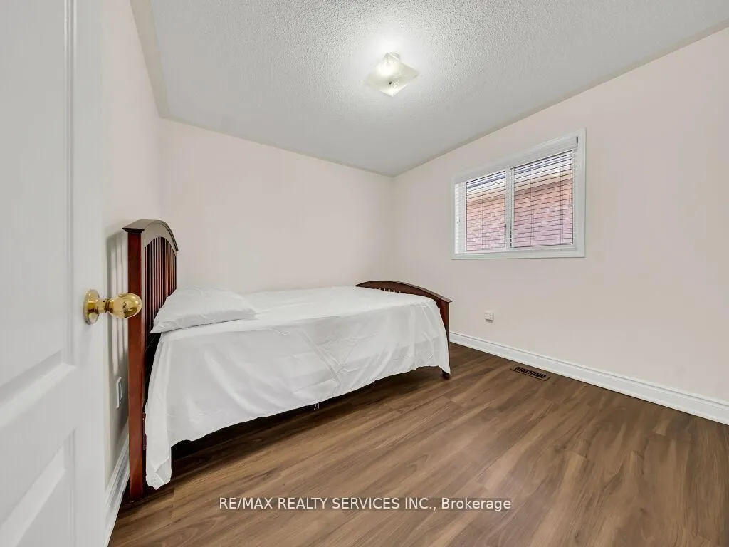 Photo 21 of 15 Lockburn Crescent, Brampton, Fletcher's Meadow — HOMEH
