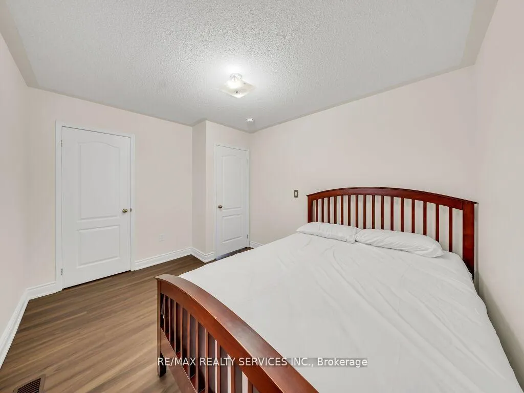 Photo 22 of 15 Lockburn Crescent, Brampton, Fletcher's Meadow — HOMEH