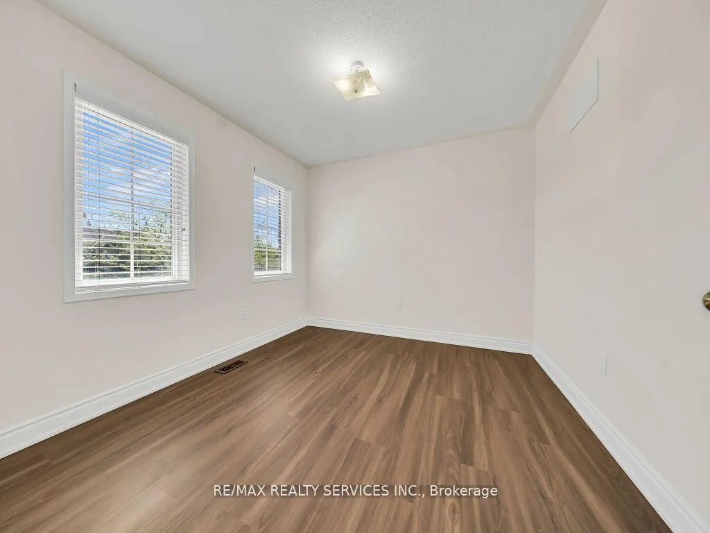 Photo 23 of 15 Lockburn Crescent, Brampton, Fletcher's Meadow — HOMEH