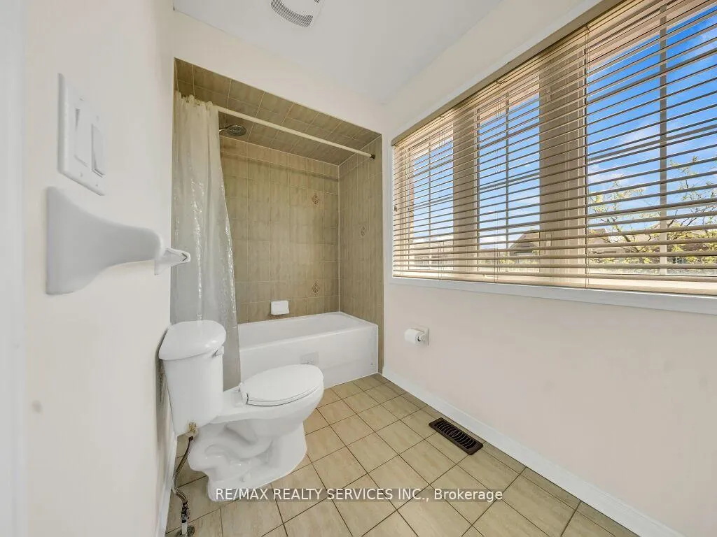 Photo 25 of 15 Lockburn Crescent, Brampton, Fletcher's Meadow — HOMEH