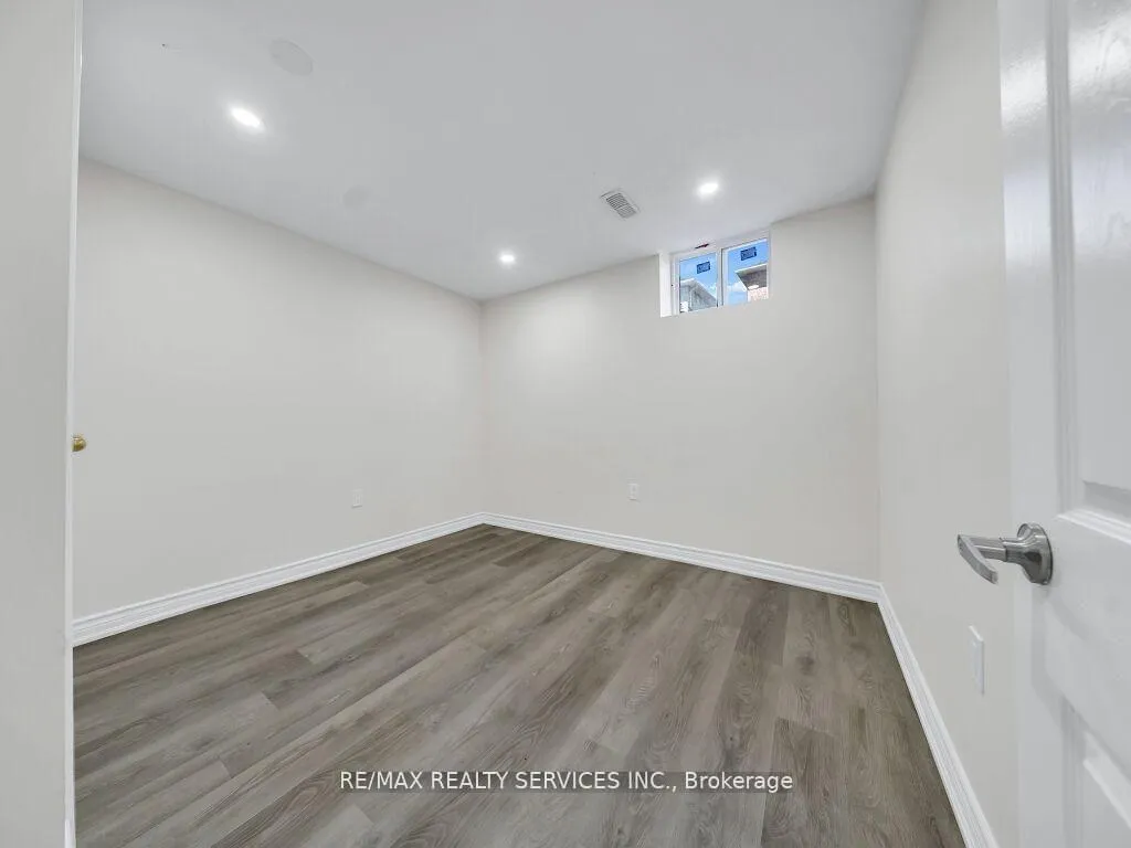 Photo 29 of 15 Lockburn Crescent, Brampton, Fletcher's Meadow — HOMEH