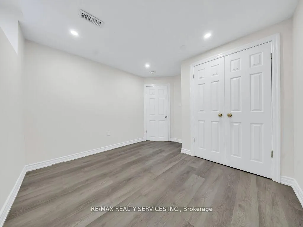 Photo 30 of 15 Lockburn Crescent, Brampton, Fletcher's Meadow — HOMEH