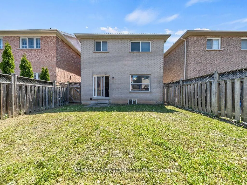 Photo 34 of 15 Lockburn Crescent, Brampton, Fletcher's Meadow — HOMEH