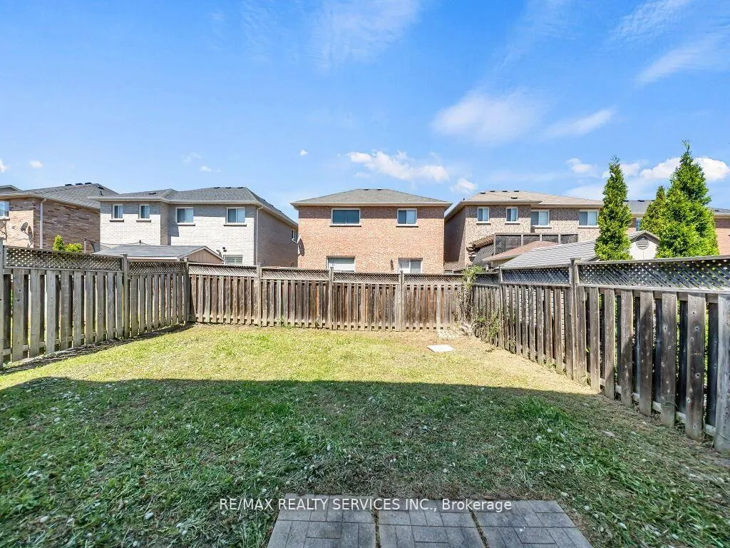 Photo 35 of 15 Lockburn Crescent, Brampton, Fletcher's Meadow — HOMEH