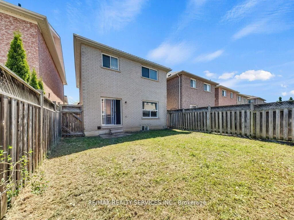 Photo 36 of 15 Lockburn Crescent, Brampton, Fletcher's Meadow — HOMEH