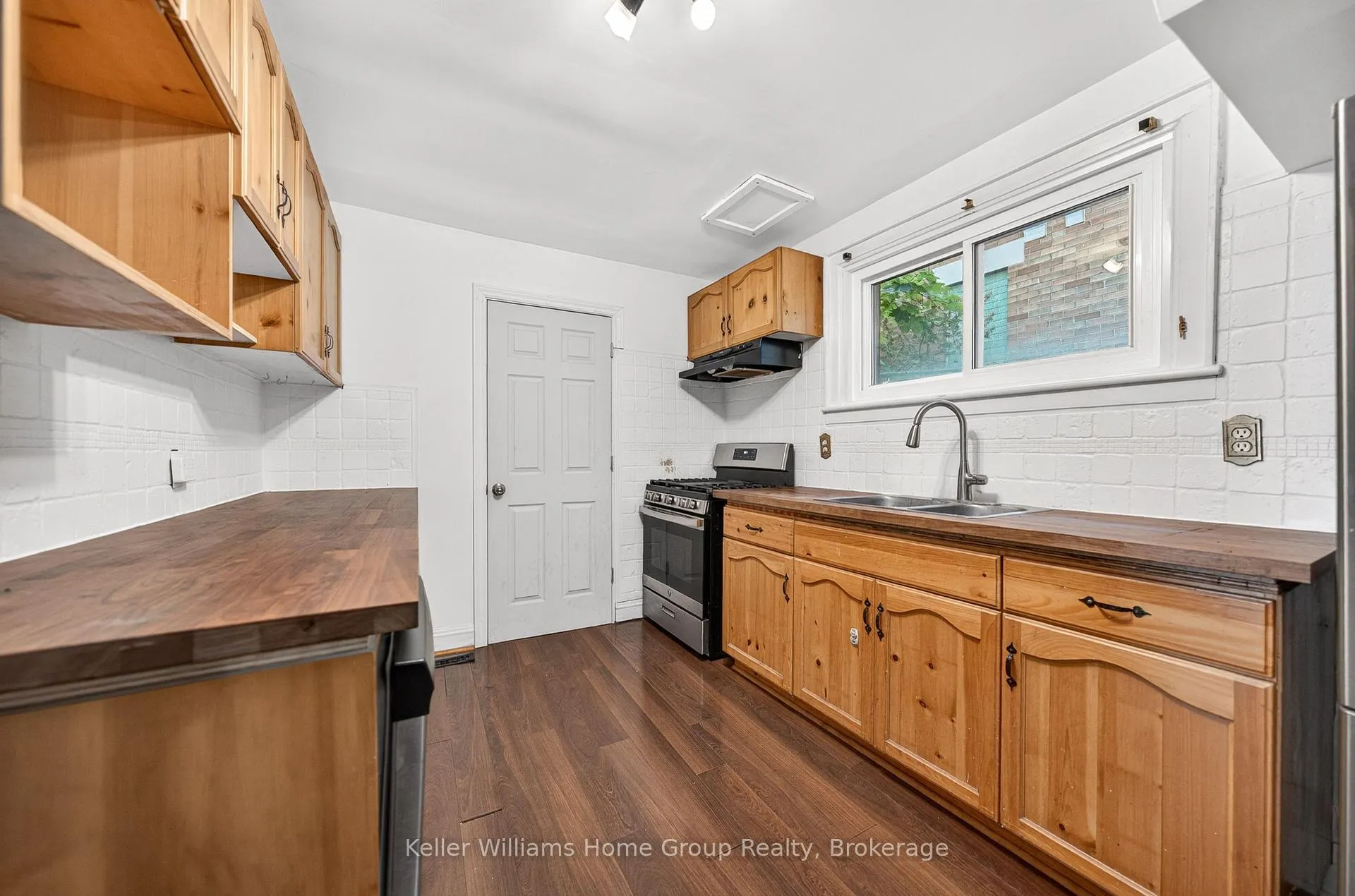 Photo 10 of 483 Woolwich Street, Guelph, Exhibition Park — HOMEH
