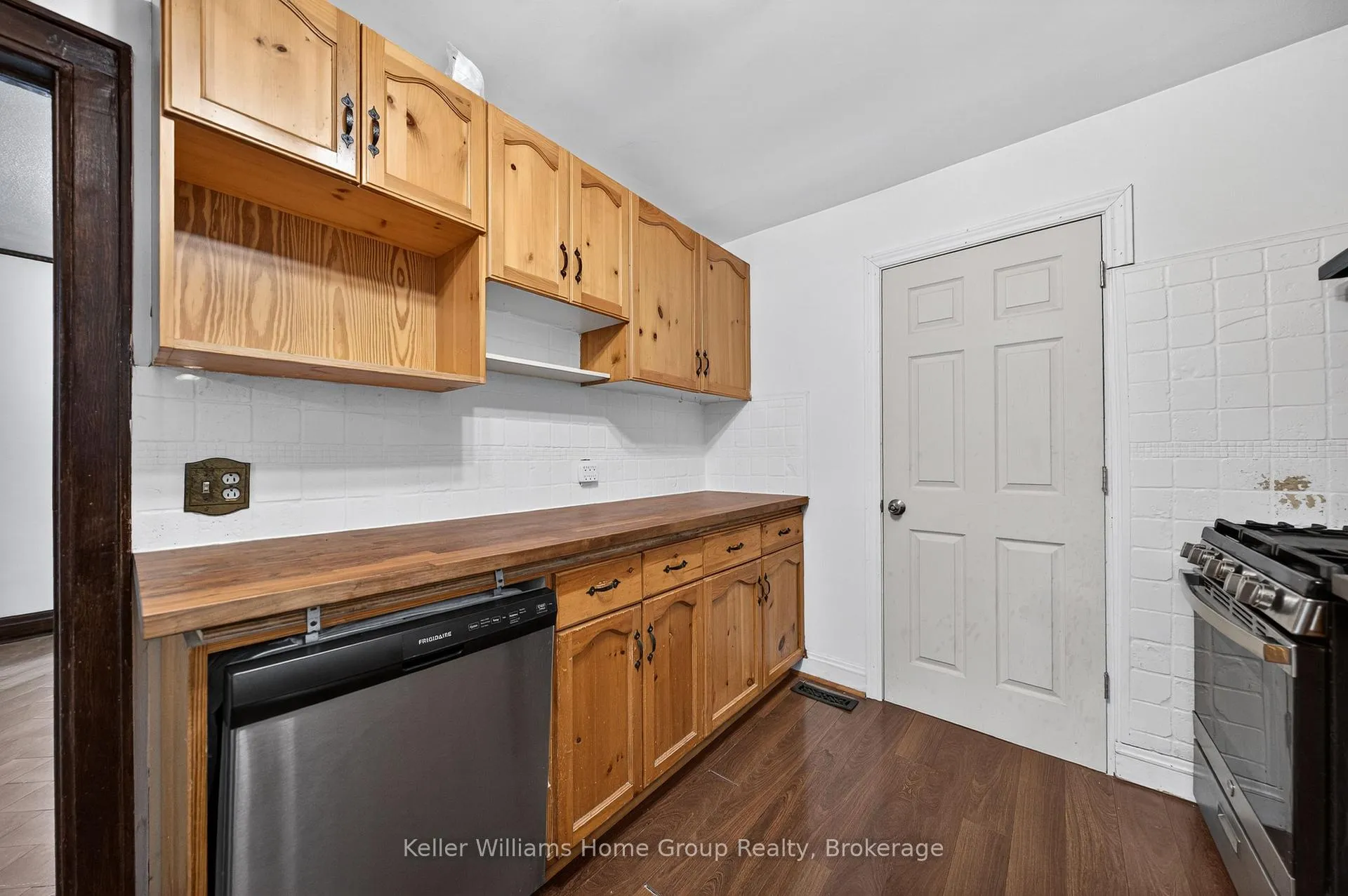 Photo 12 of 483 Woolwich Street, Guelph, Exhibition Park — HOMEH
