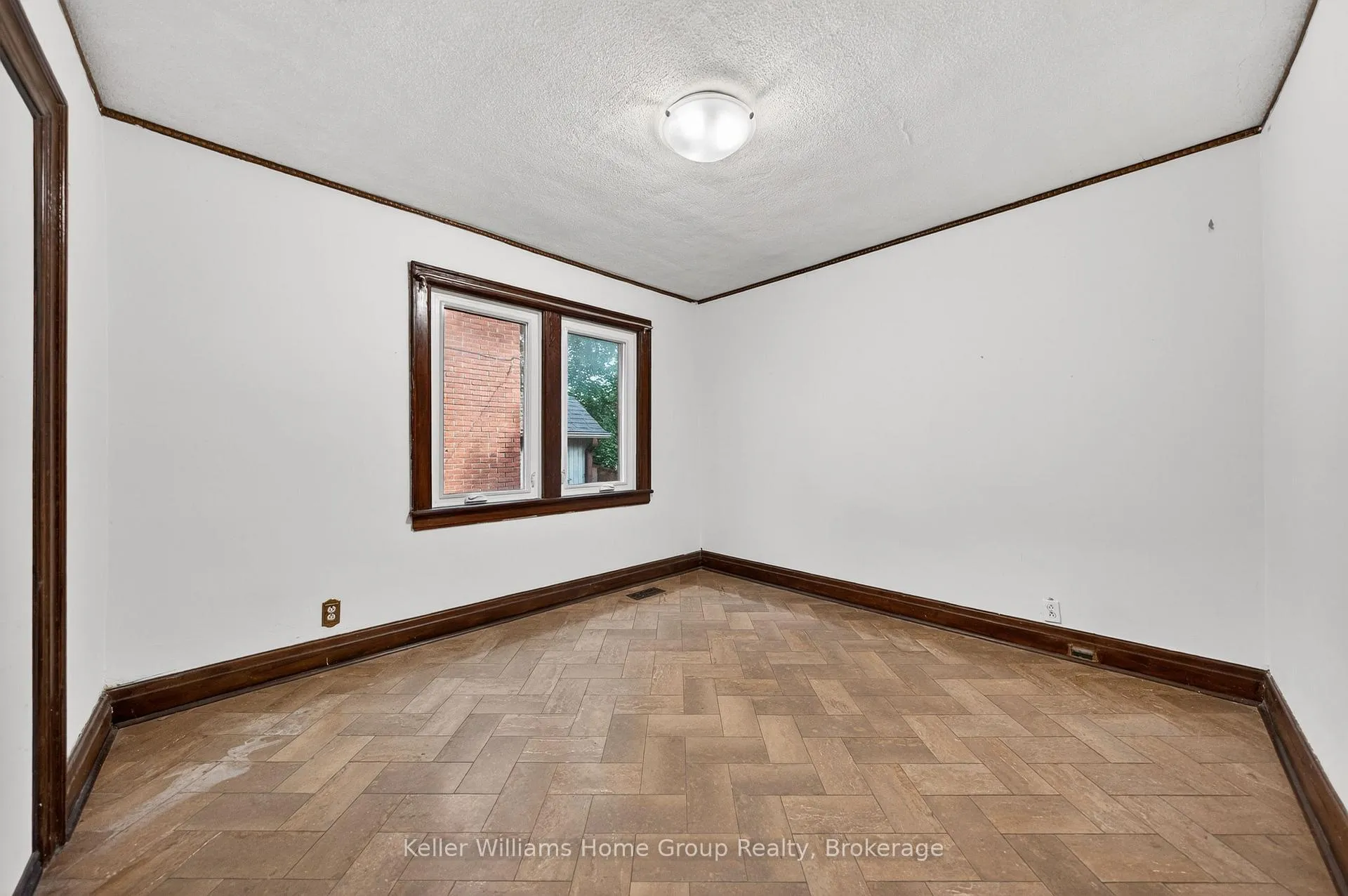 Photo 16 of 483 Woolwich Street, Guelph, Exhibition Park — HOMEH