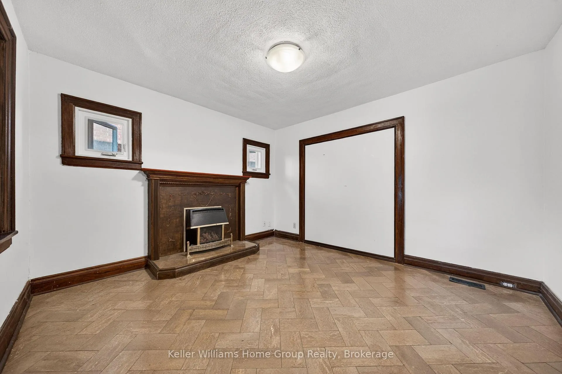 Photo 18 of 483 Woolwich Street, Guelph, Exhibition Park — HOMEH