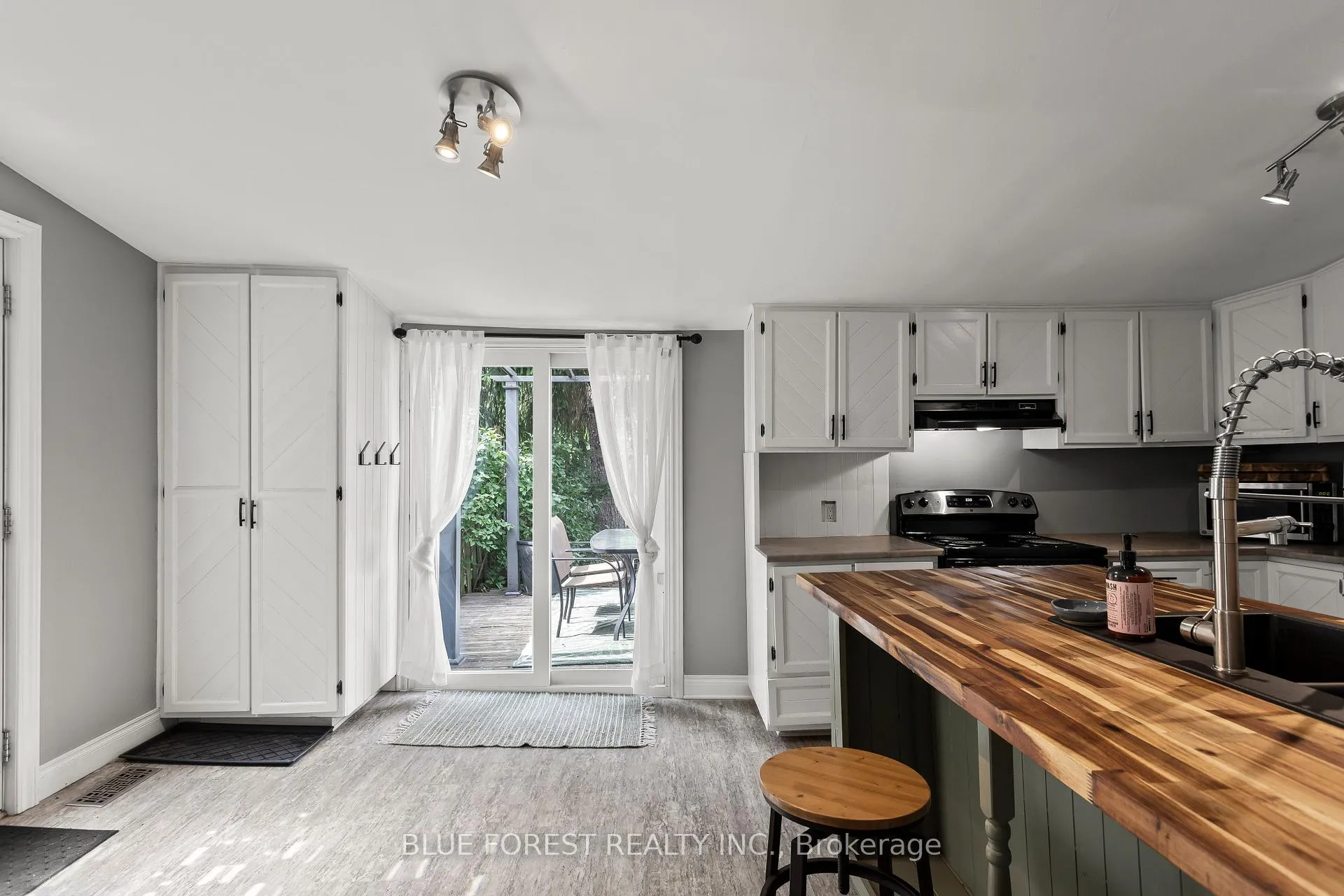 Photo 7 of 832 Queens Avenue, London, East G — HOMEH