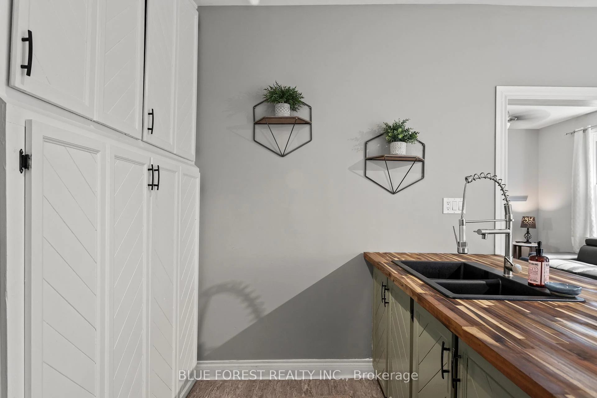 Photo 13 of 832 Queens Avenue, London, East G — HOMEH