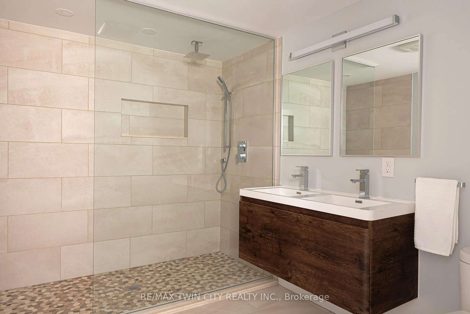 Photo 30 of 323 Calvington Place, Waterloo — HOMEH