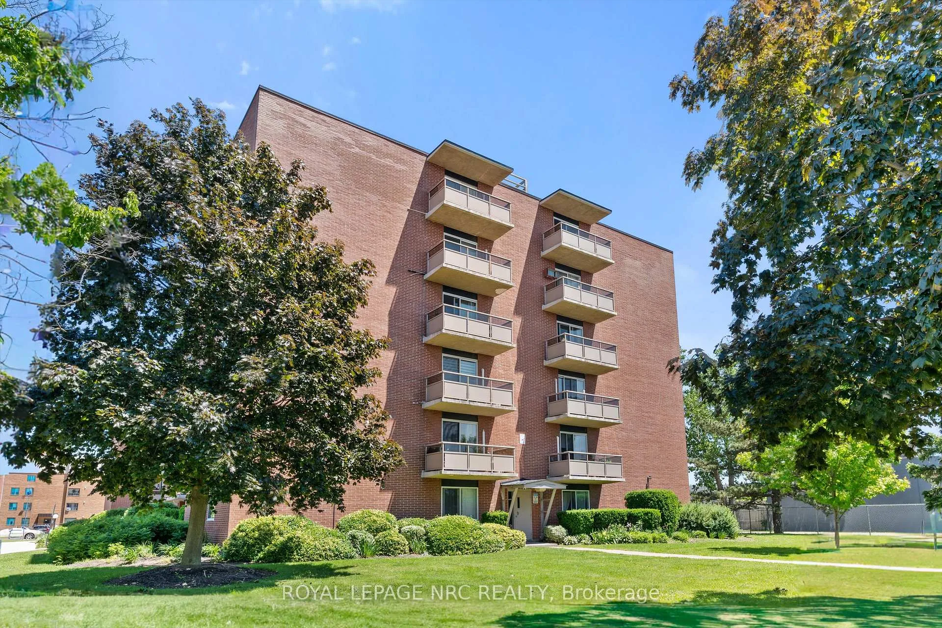 Photo 2 of Unit 501, 264 Grantham Avenue, St. Catharines, Carlton/Bunting — HOMEH