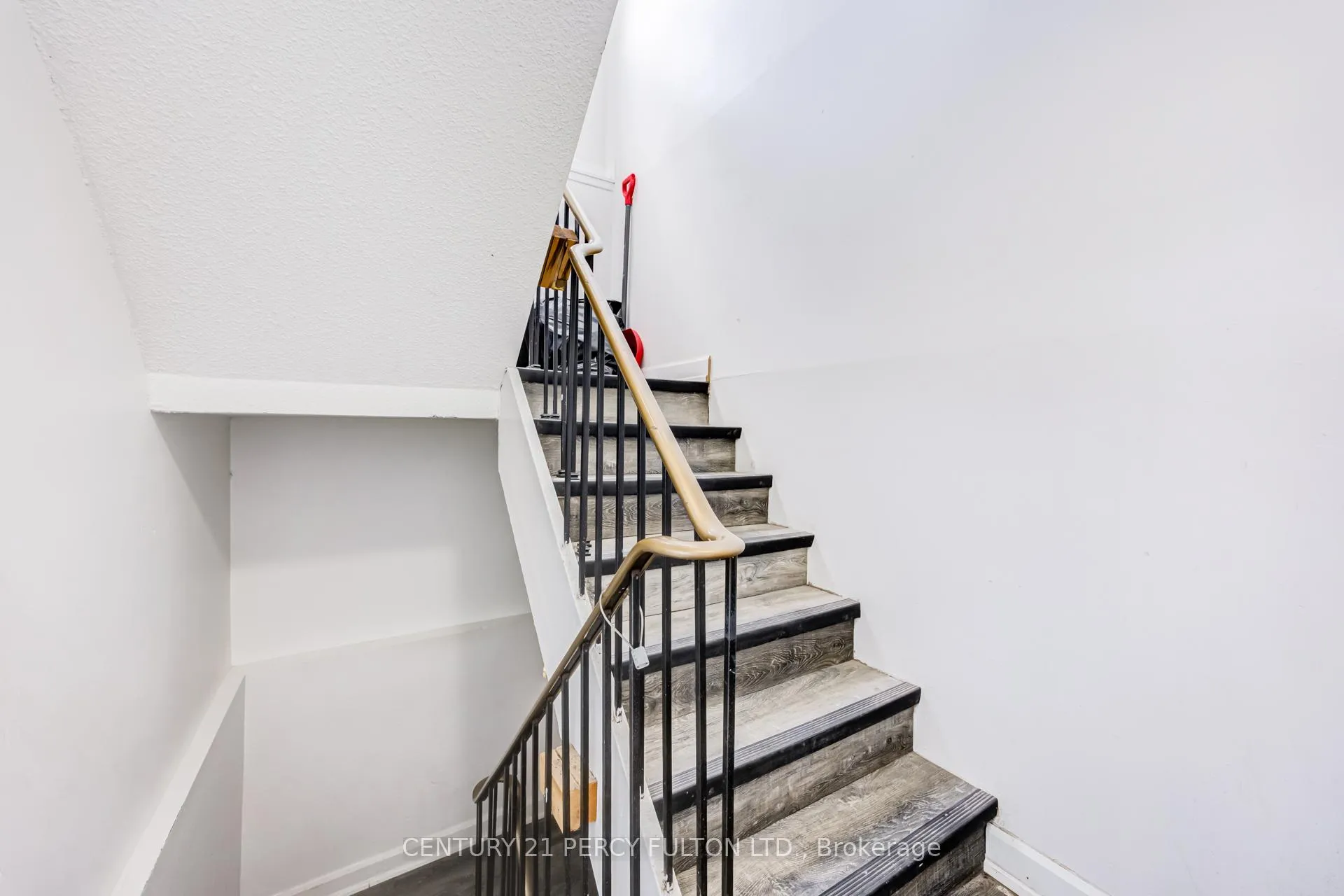 Photo 5 of 1100 Simcoe Street S, Oshawa, Lakeview — HOMEH