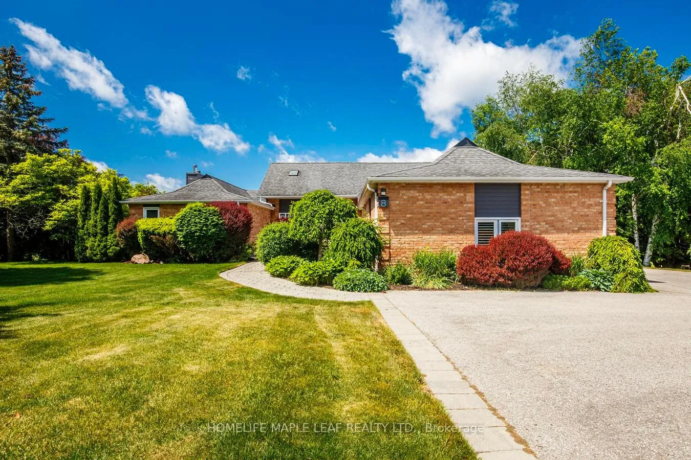 Photo 3 of 8 Coates Hill Court, Caledon, Palgrave — HOMEH