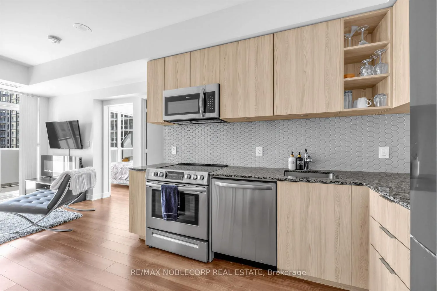 Photo 3 of Unit 1705, 30 Ordnance Street, Toronto, Niagara — HOMEH