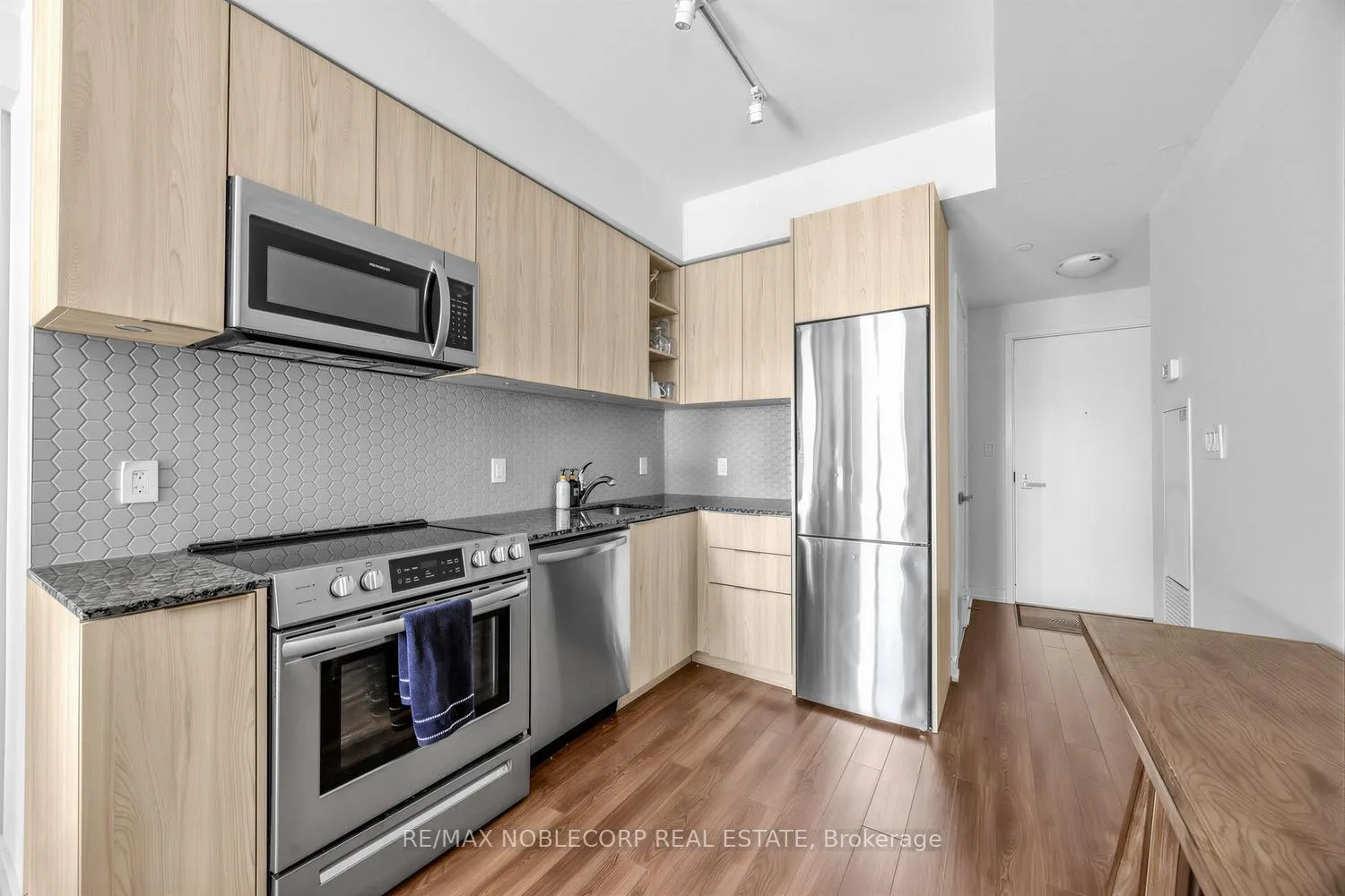 Photo 4 of Unit 1705, 30 Ordnance Street, Toronto, Niagara — HOMEH
