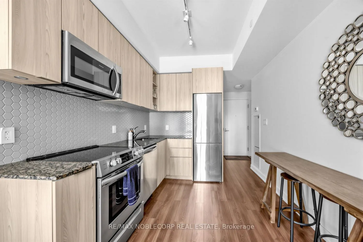 Photo 5 of Unit 1705, 30 Ordnance Street, Toronto, Niagara — HOMEH
