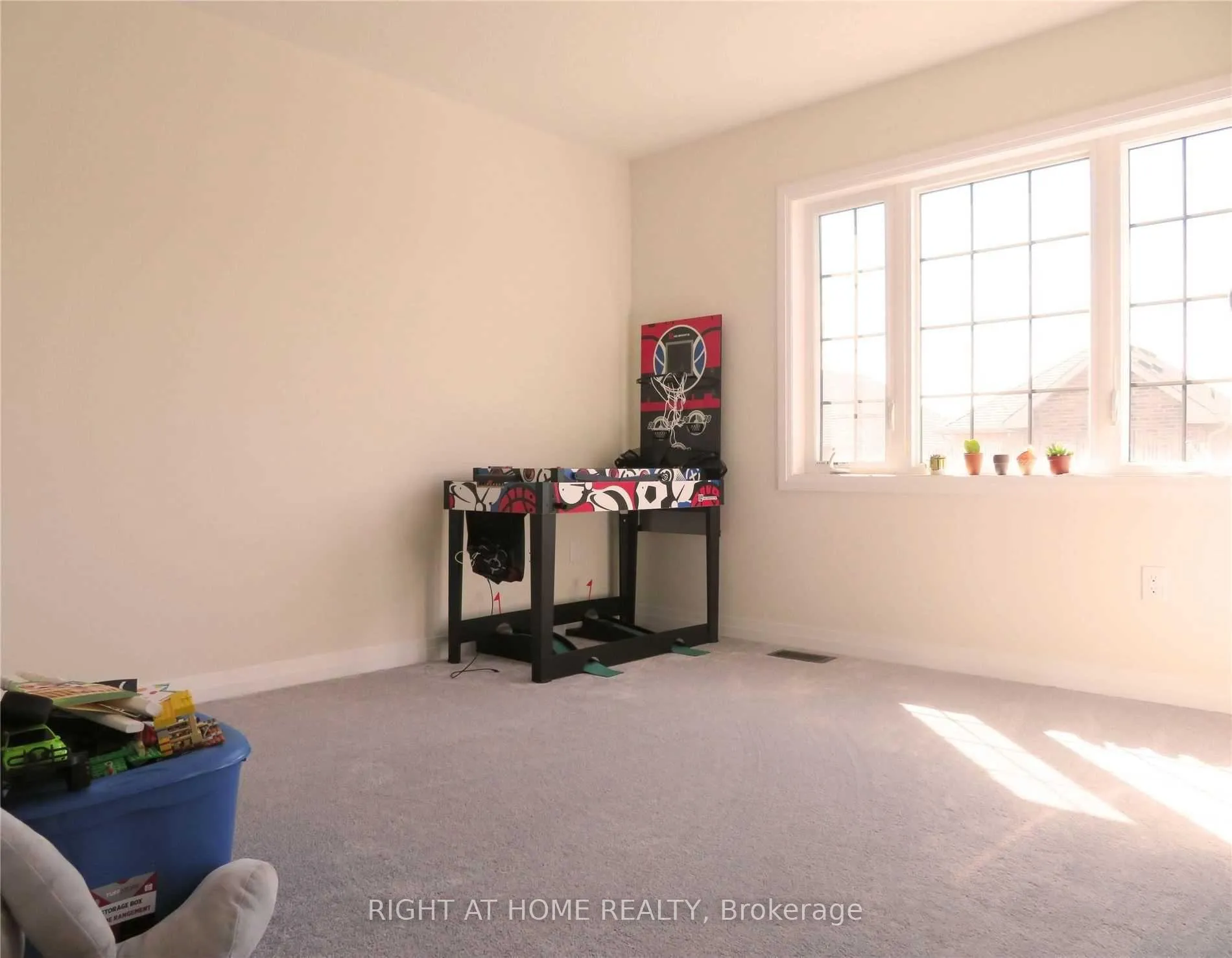 Photo 15 of 37 Bedford Estates Crescent, Barrie, Bayshore — HOMEH