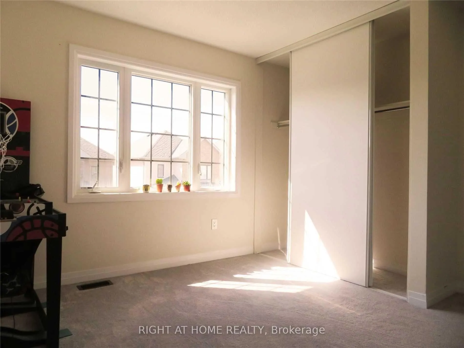 Photo 16 of 37 Bedford Estates Crescent, Barrie, Bayshore — HOMEH