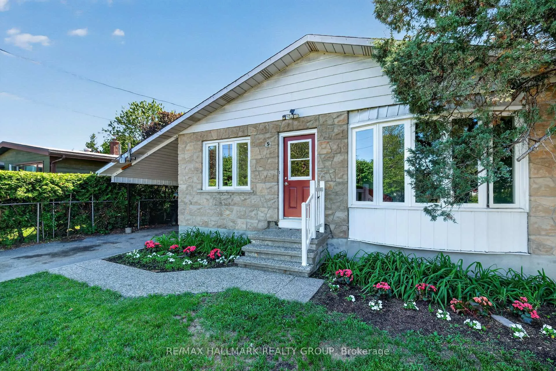 Photo 2 of 1412 Maxime Street, Ottawa, Pineview — HOMEH