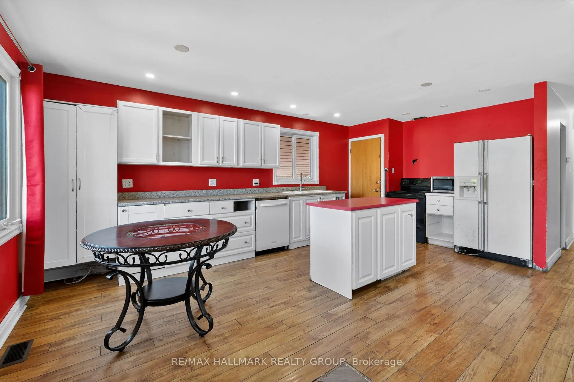 Photo 4 of 1412 Maxime Street, Ottawa, Pineview — HOMEH