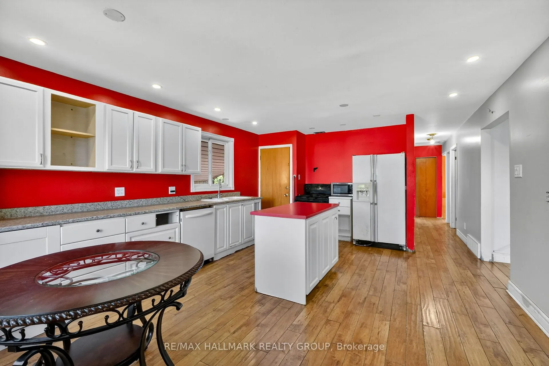 Photo 5 of 1412 Maxime Street, Ottawa, Pineview — HOMEH