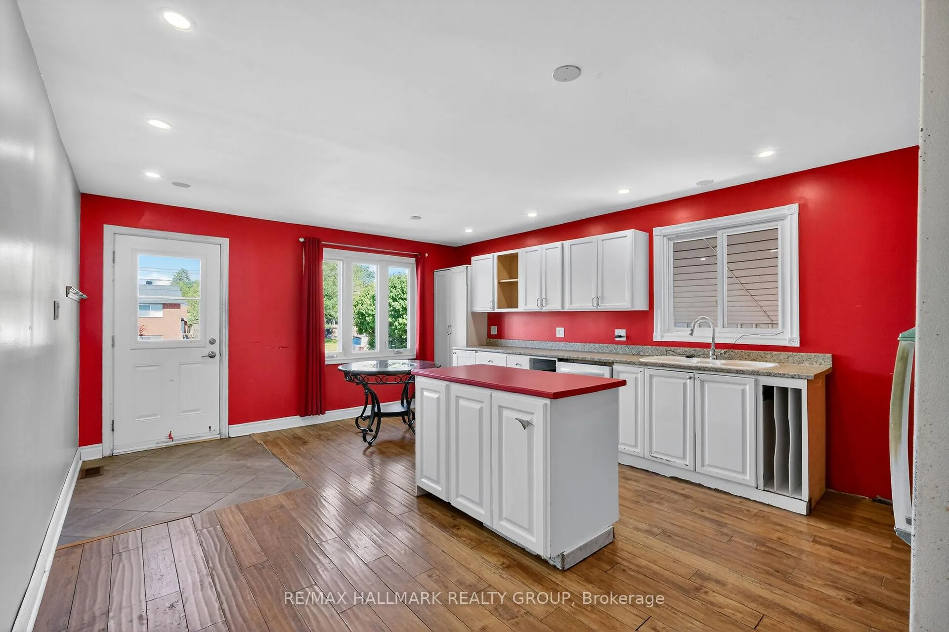 Photo 6 of 1412 Maxime Street, Ottawa, Pineview — HOMEH