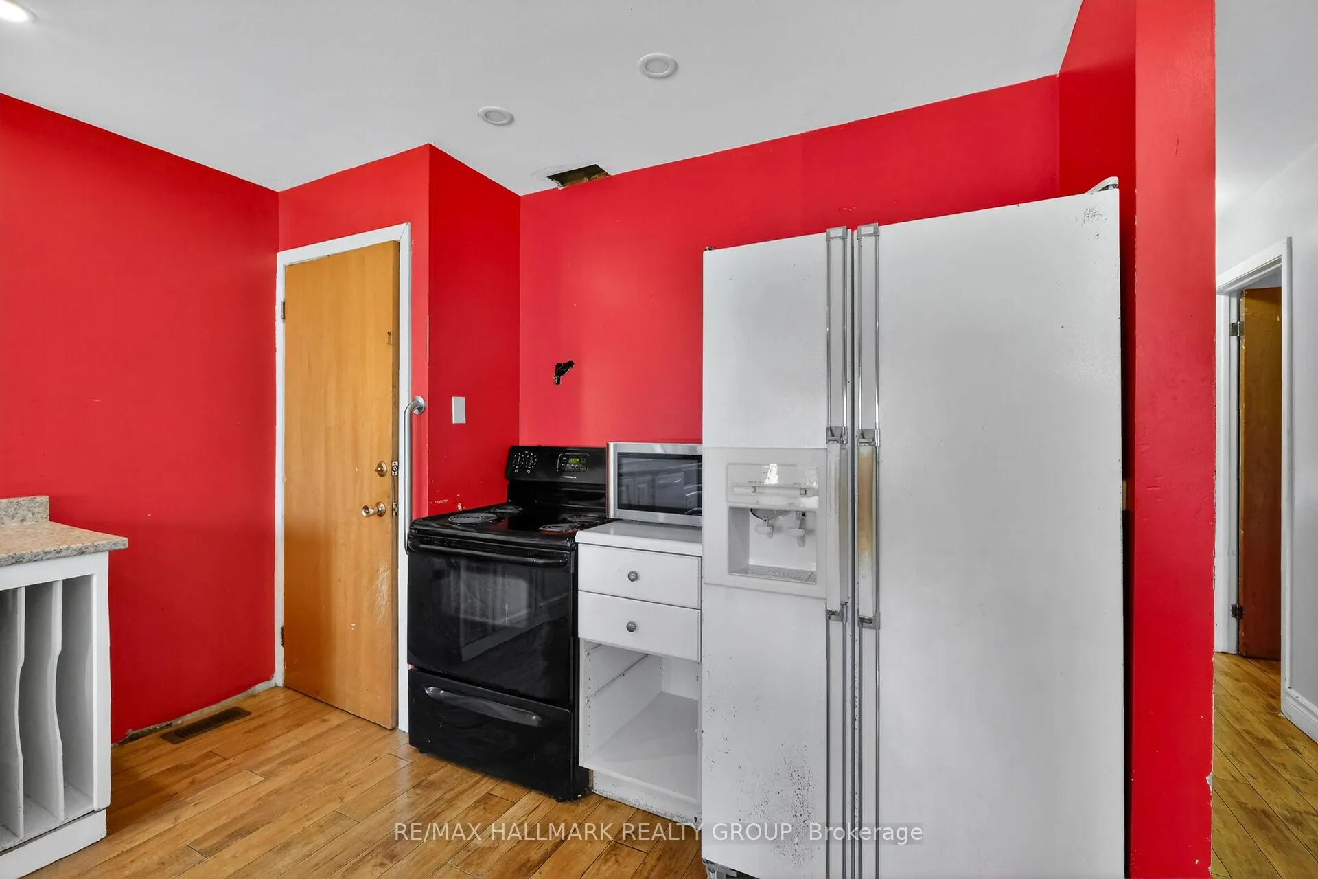 Photo 7 of 1412 Maxime Street, Ottawa, Pineview — HOMEH