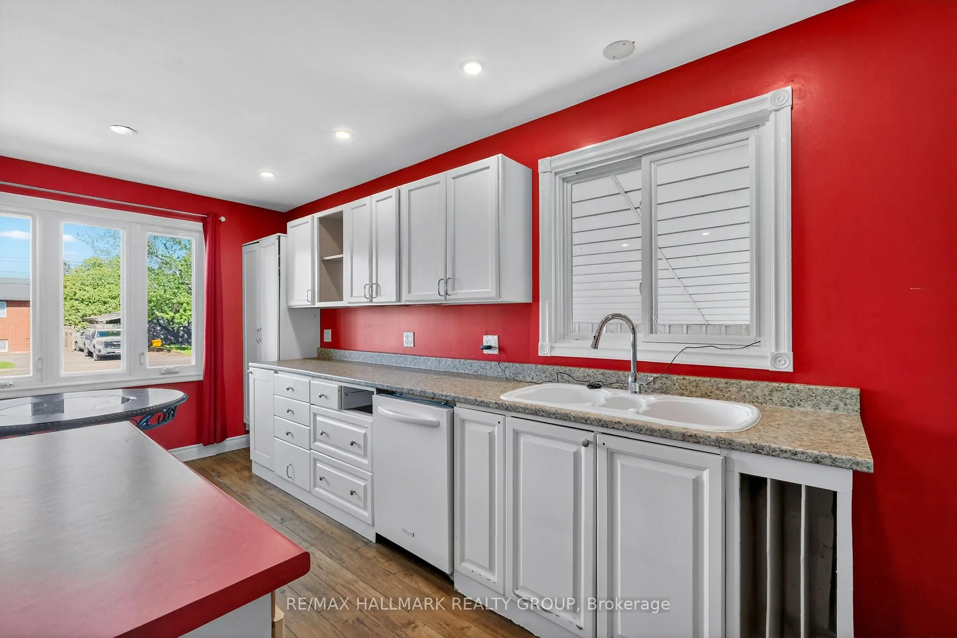 Photo 8 of 1412 Maxime Street, Ottawa, Pineview — HOMEH