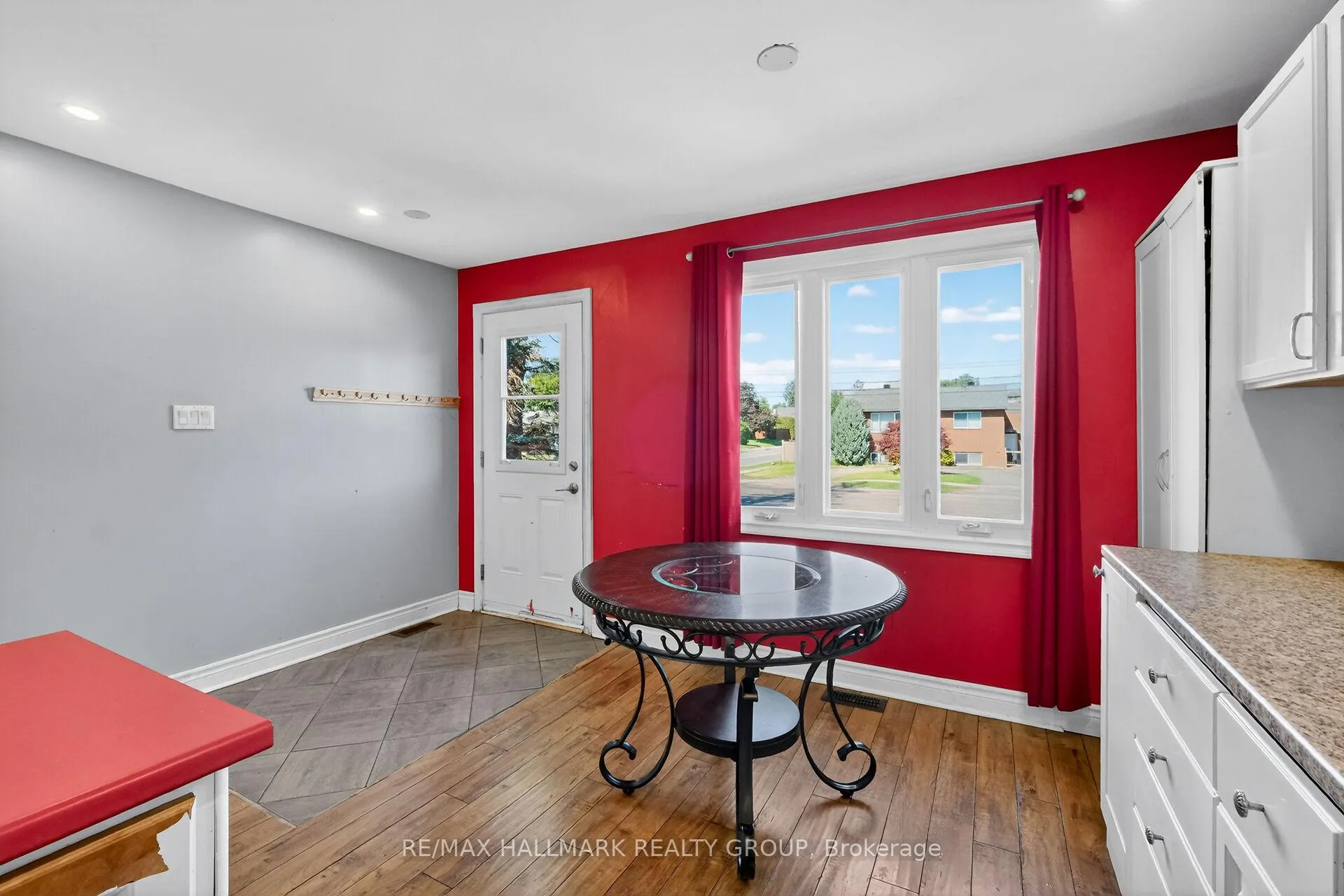 Photo 10 of 1412 Maxime Street, Ottawa, Pineview — HOMEH