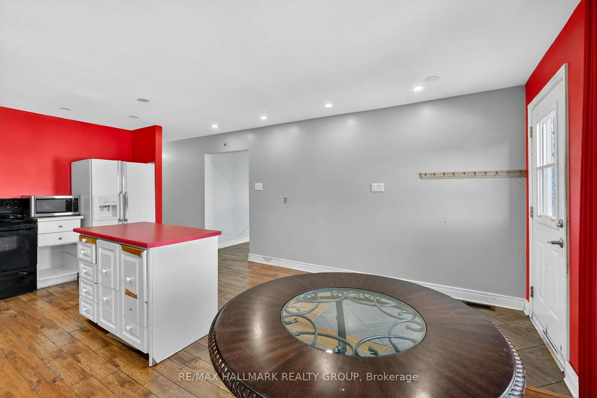 Photo 12 of 1412 Maxime Street, Ottawa, Pineview — HOMEH
