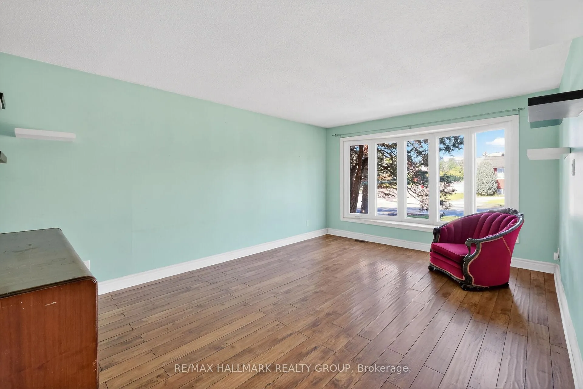 Photo 14 of 1412 Maxime Street, Ottawa, Pineview — HOMEH