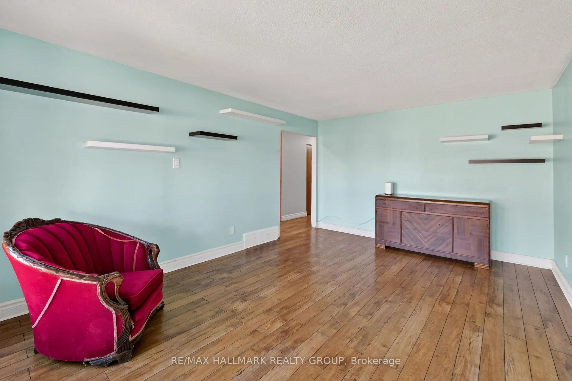 Photo 16 of 1412 Maxime Street, Ottawa, Pineview — HOMEH