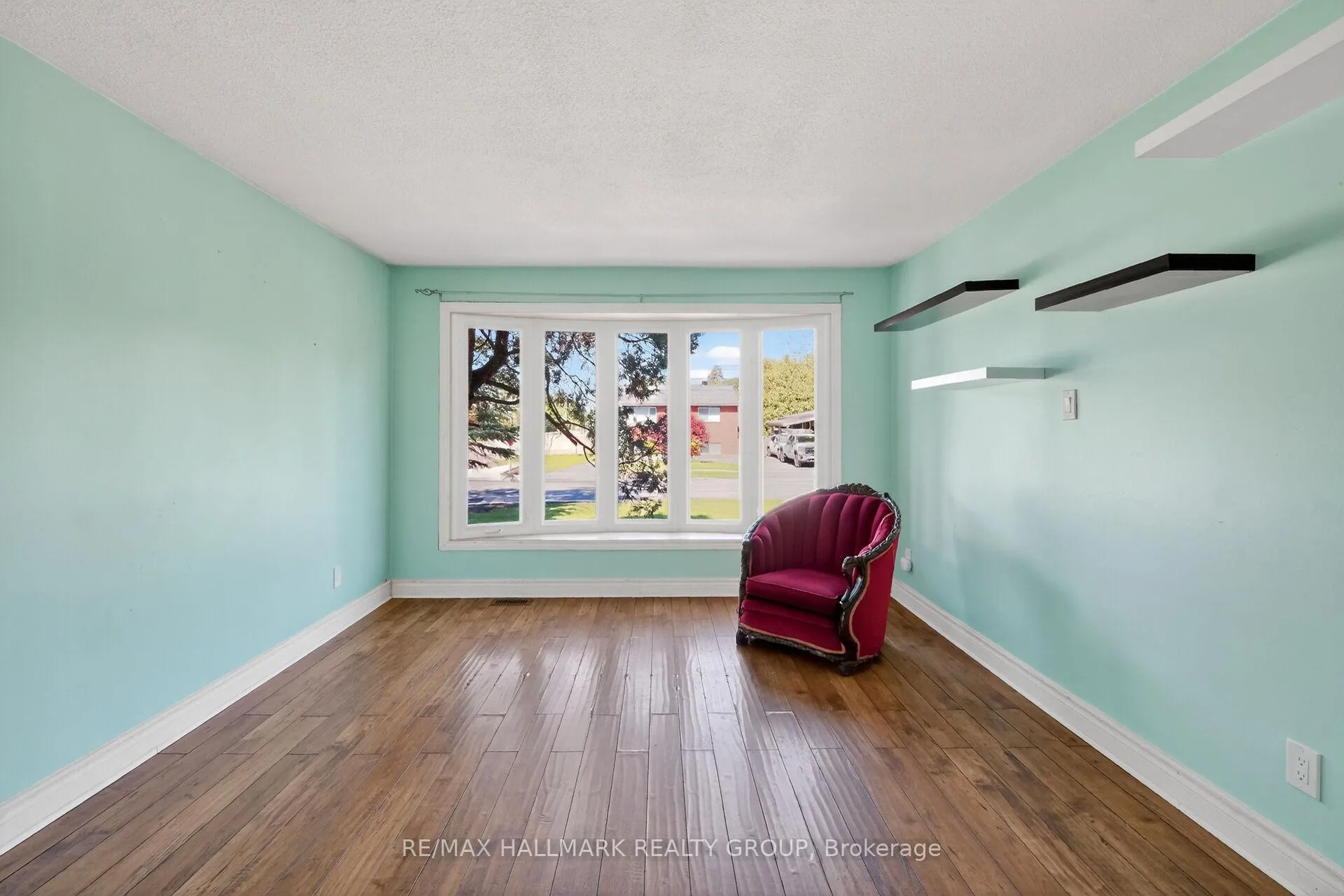 Photo 18 of 1412 Maxime Street, Ottawa, Pineview — HOMEH