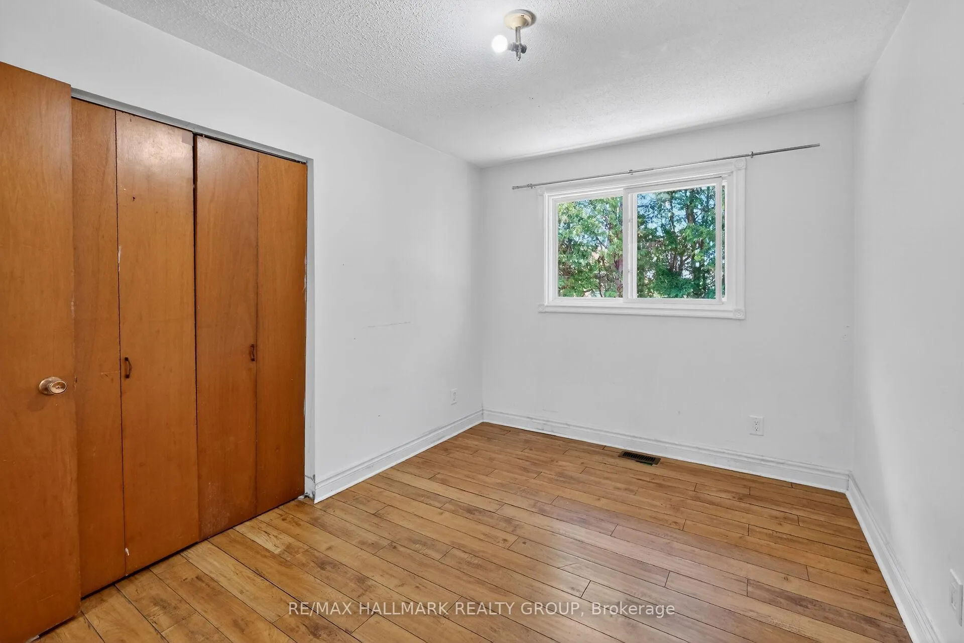 Photo 21 of 1412 Maxime Street, Ottawa, Pineview — HOMEH