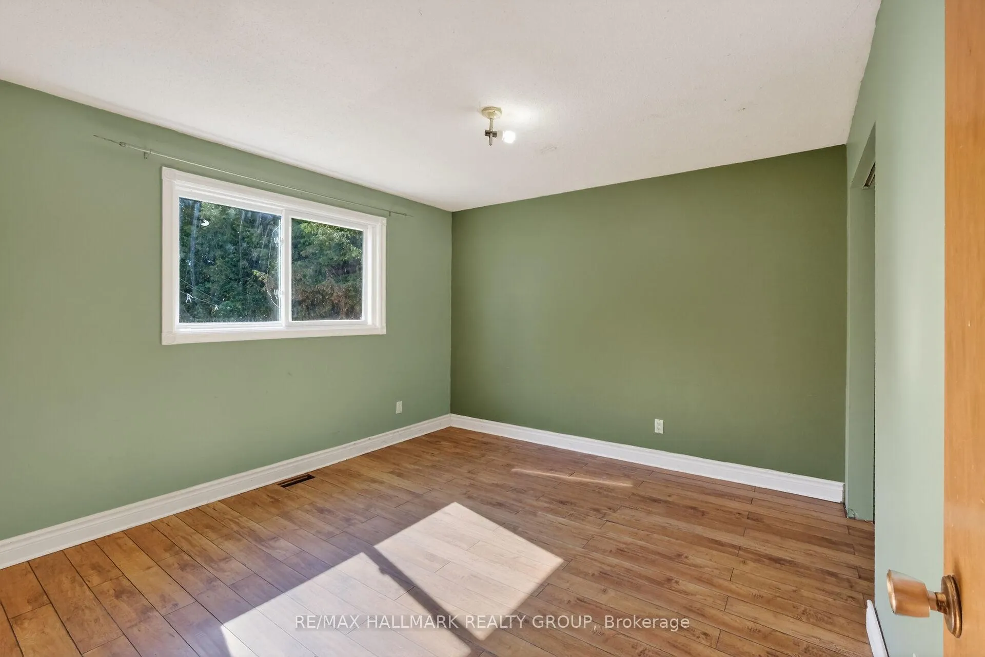 Photo 23 of 1412 Maxime Street, Ottawa, Pineview — HOMEH