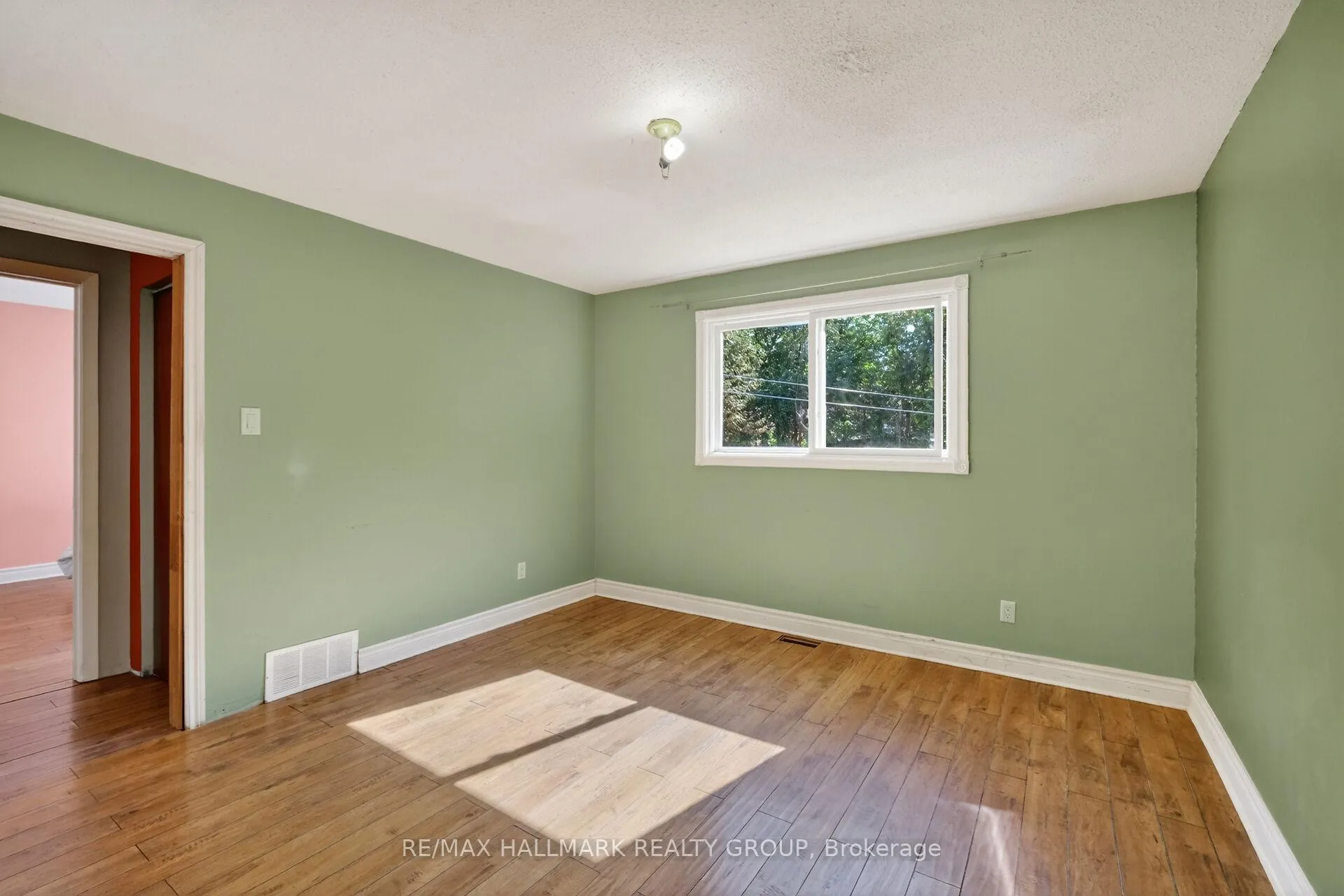 Photo 25 of 1412 Maxime Street, Ottawa, Pineview — HOMEH