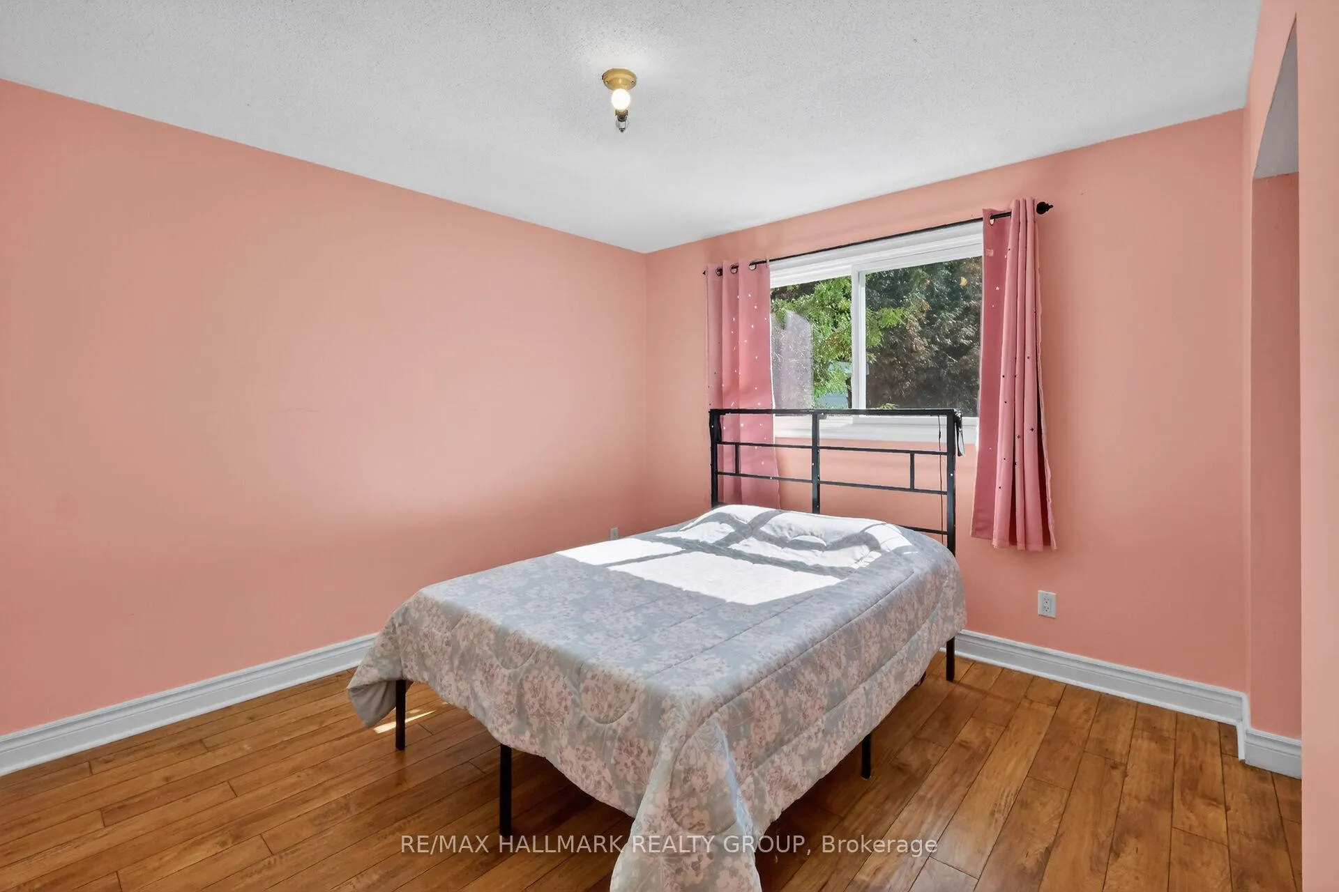 Photo 26 of 1412 Maxime Street, Ottawa, Pineview — HOMEH