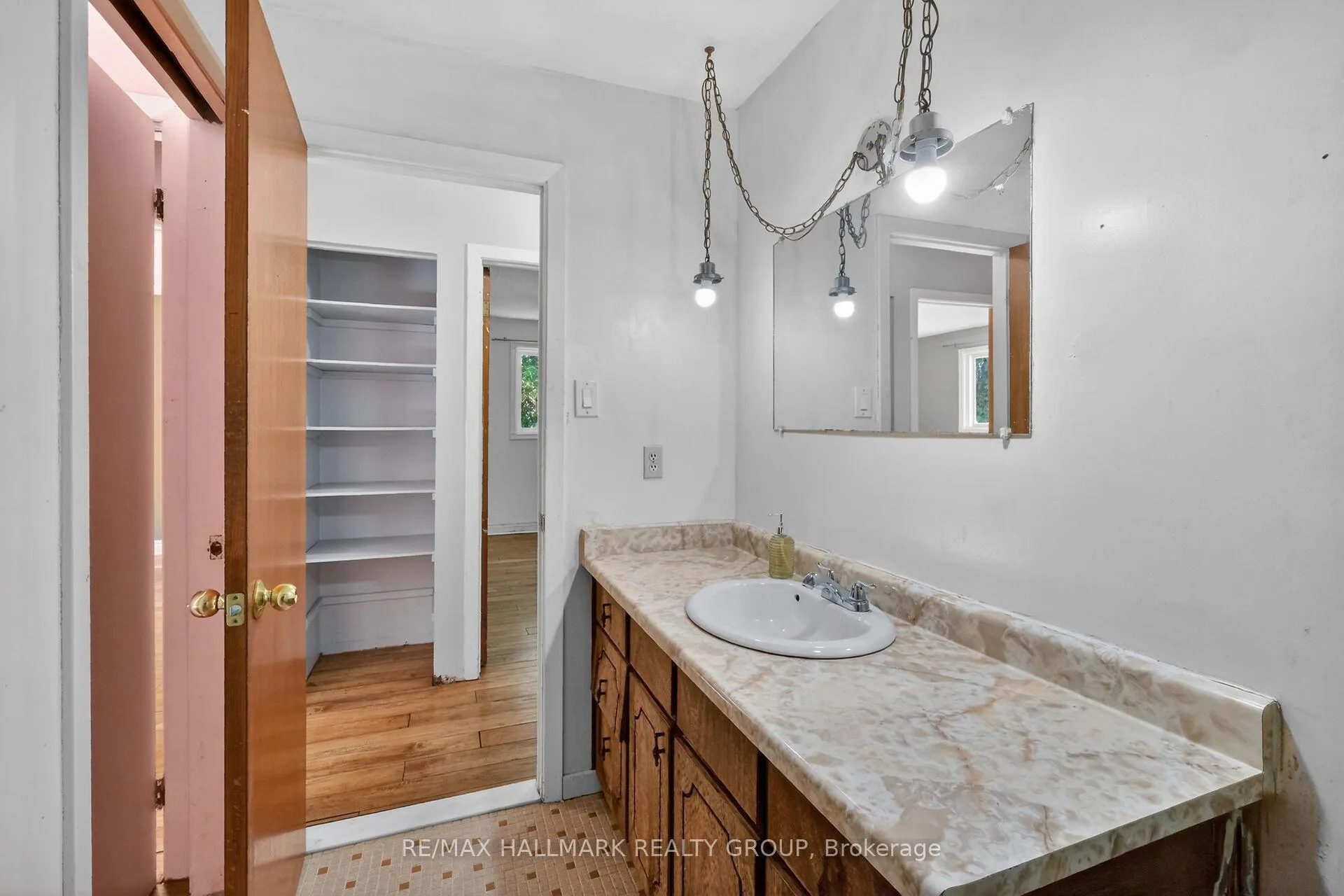 Photo 32 of 1412 Maxime Street, Ottawa, Pineview — HOMEH