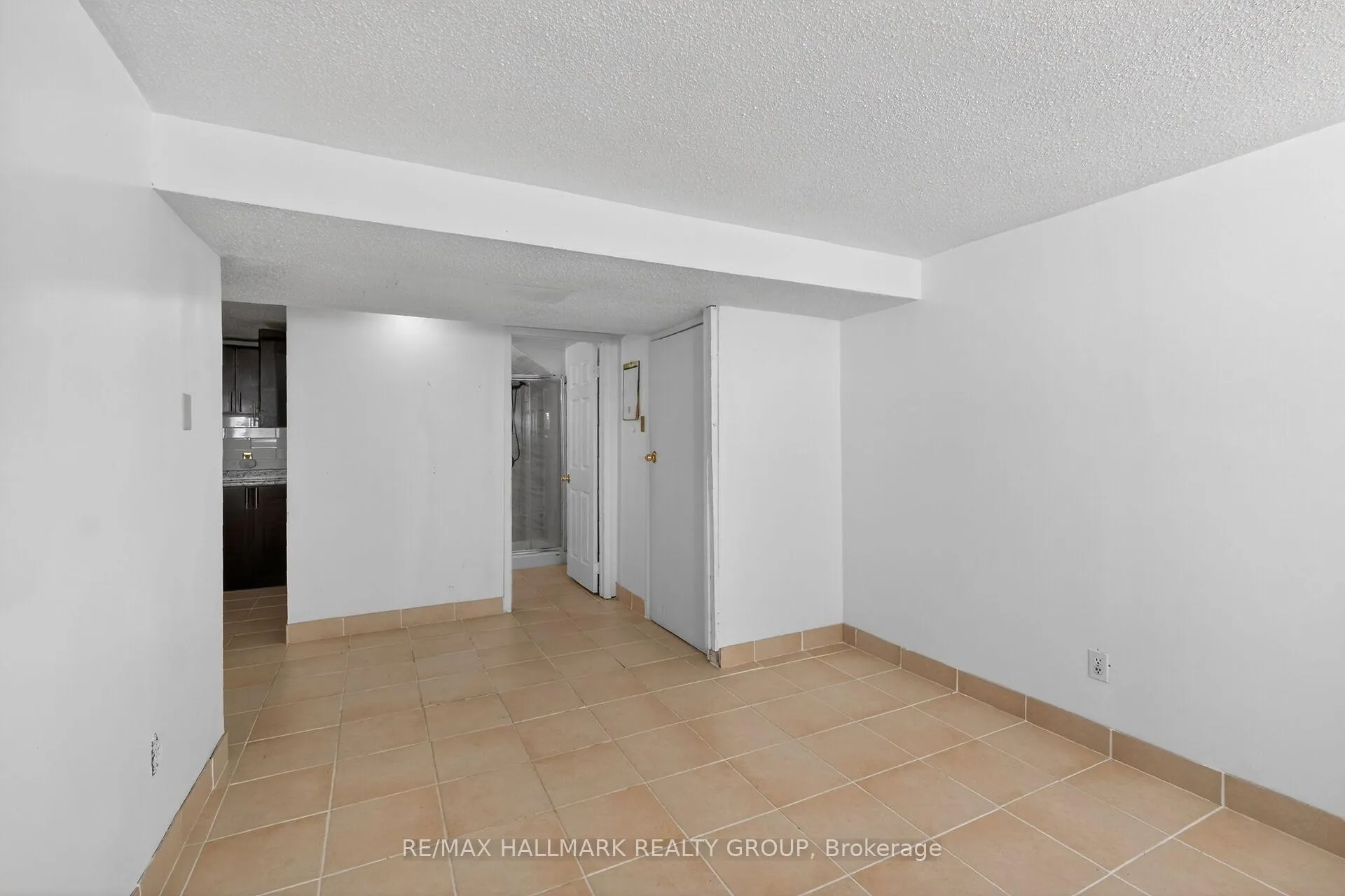 Photo 33 of 1412 Maxime Street, Ottawa, Pineview — HOMEH