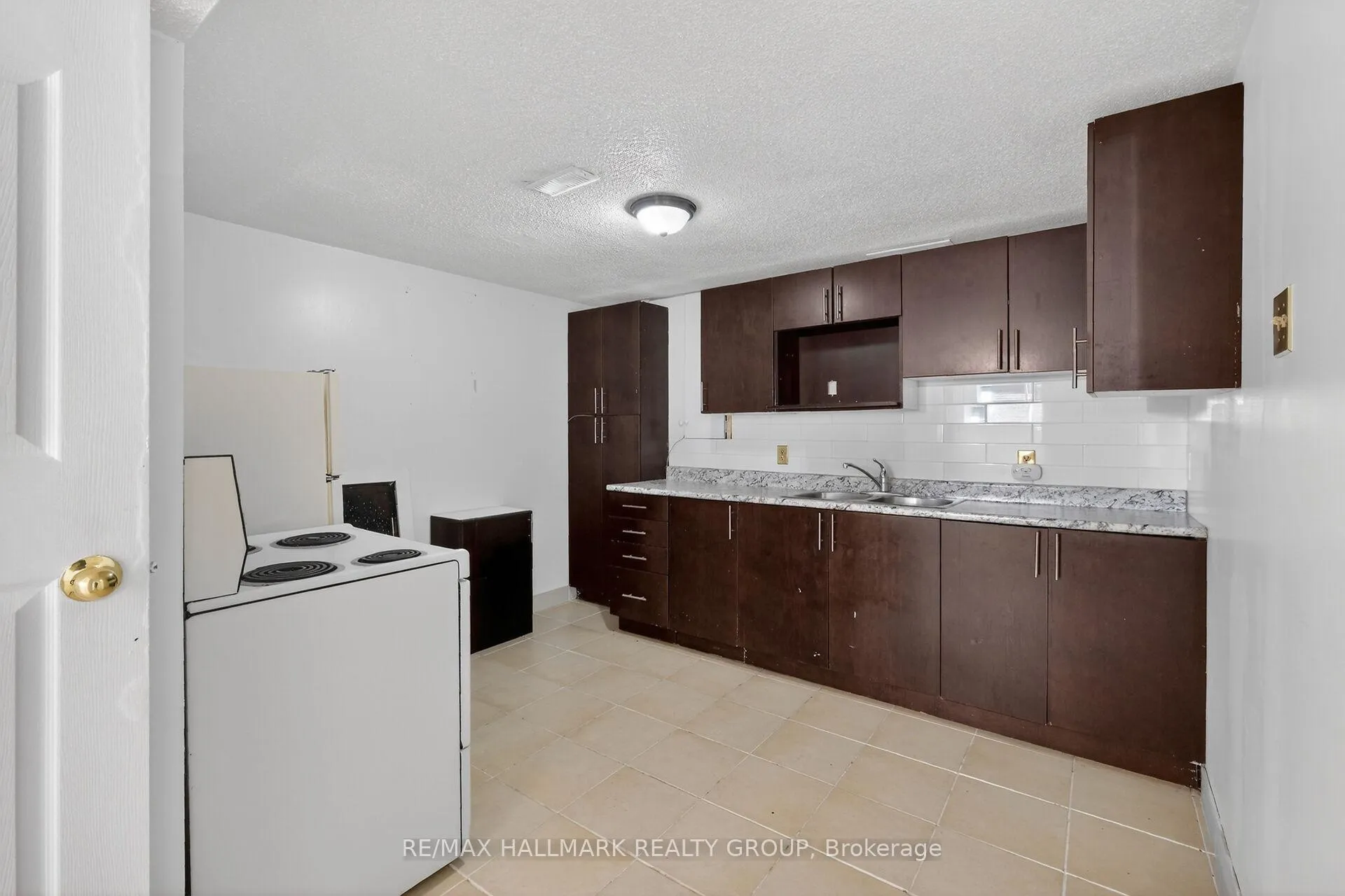 Photo 34 of 1412 Maxime Street, Ottawa, Pineview — HOMEH