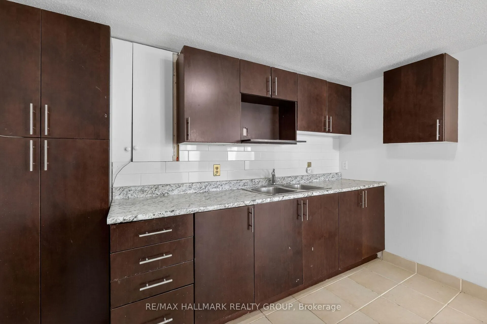 Photo 35 of 1412 Maxime Street, Ottawa, Pineview — HOMEH