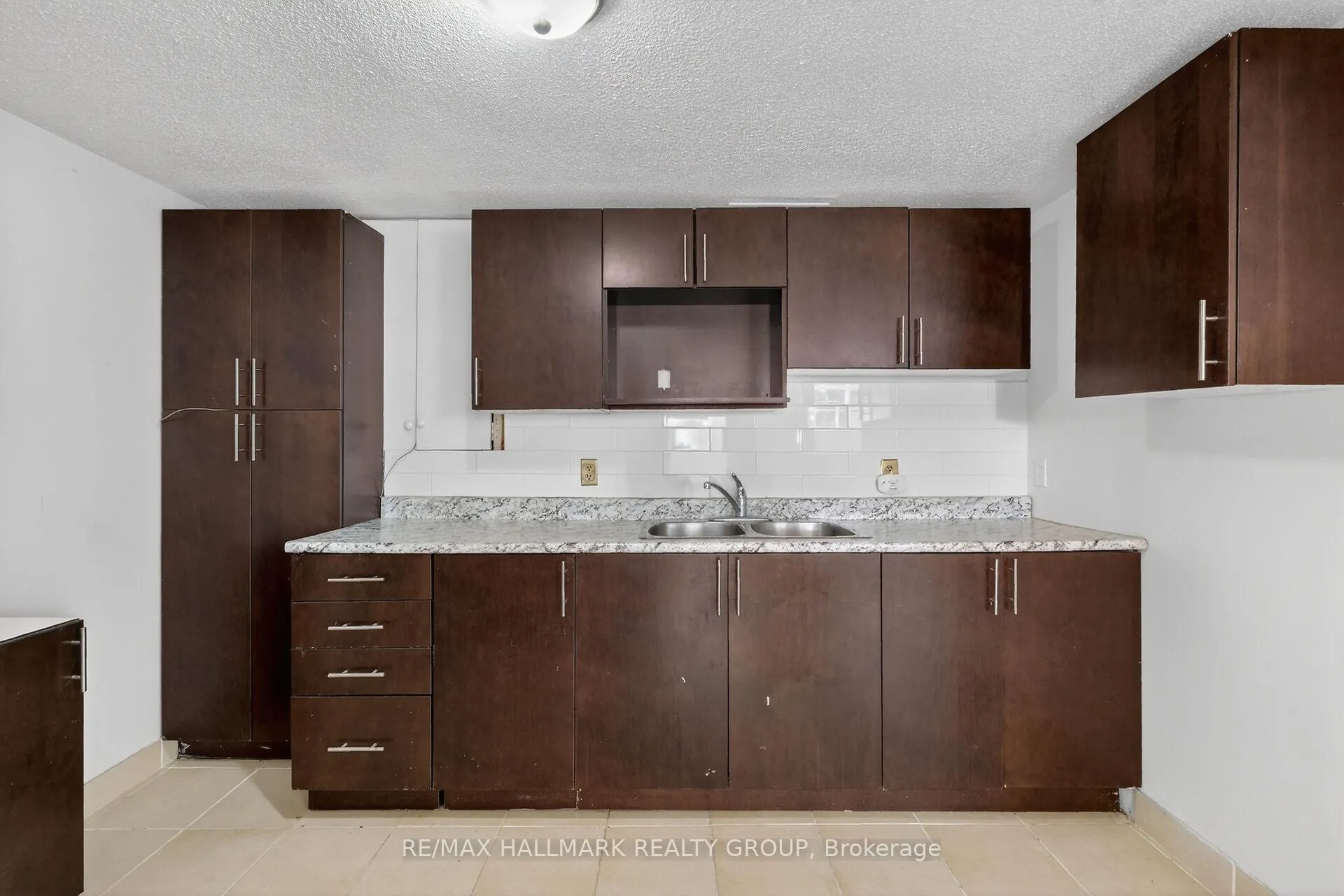 Photo 37 of 1412 Maxime Street, Ottawa, Pineview — HOMEH