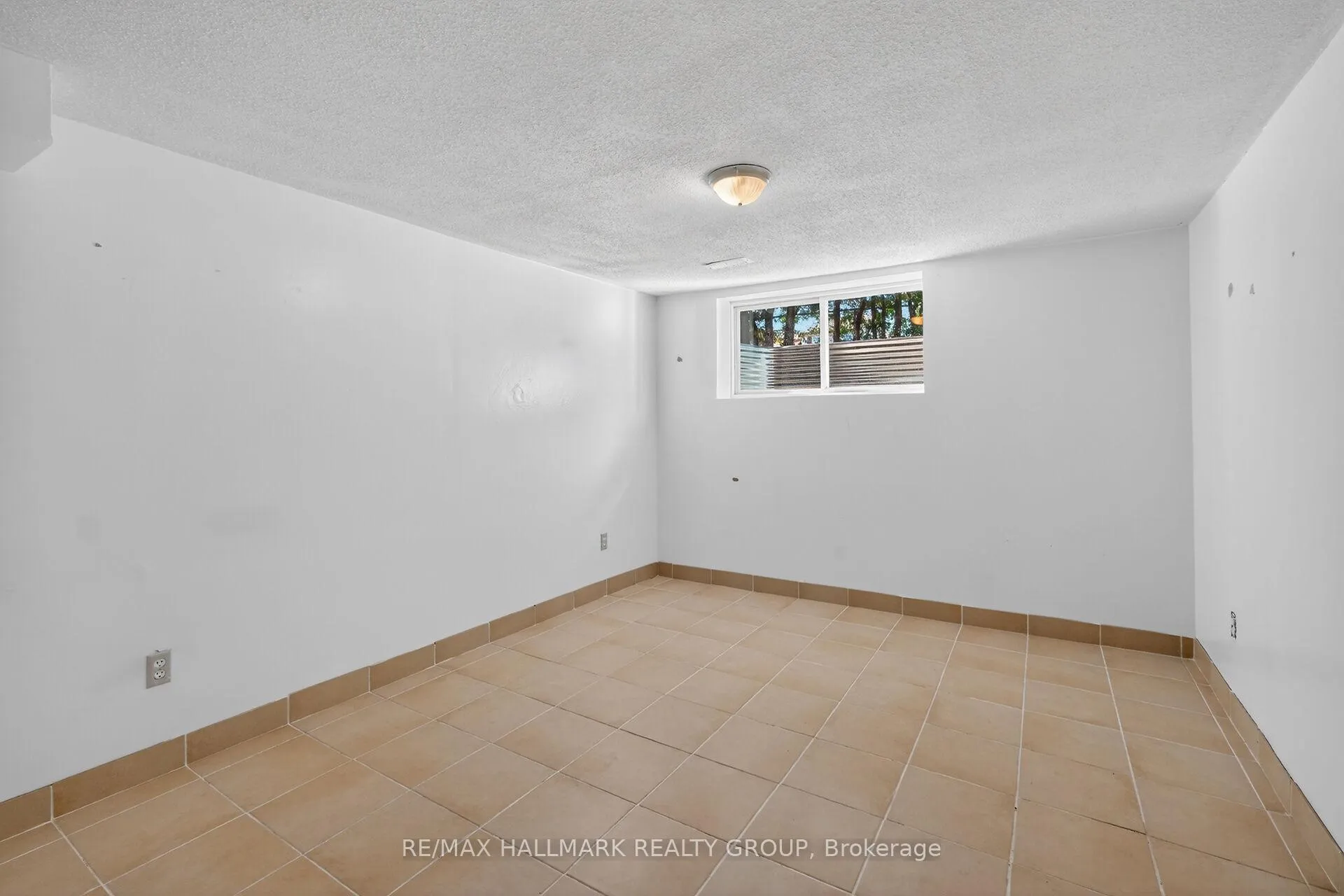 Photo 39 of 1412 Maxime Street, Ottawa, Pineview — HOMEH