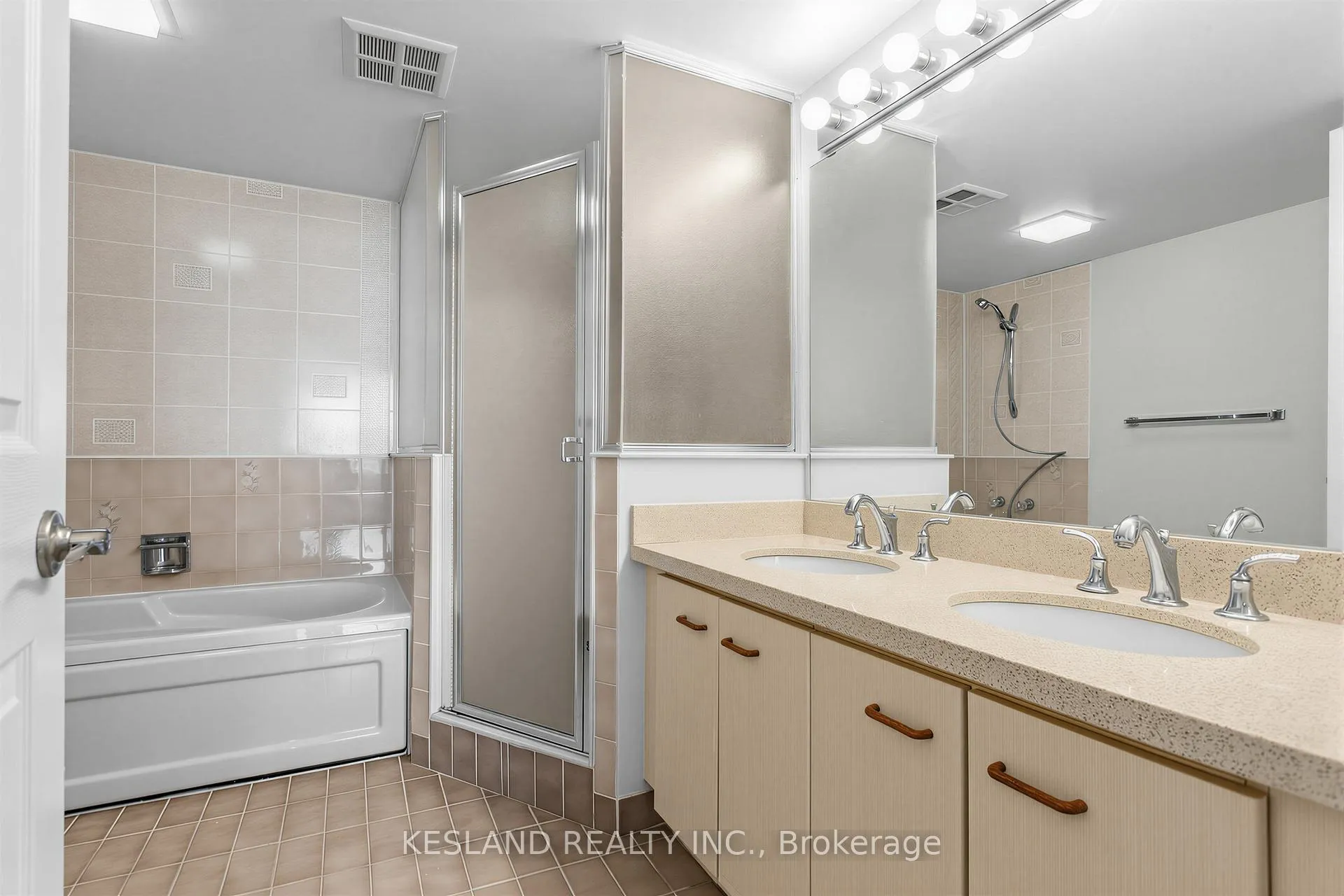 Photo 22 of Unit 1022, 25 Austin Drive, Markham, Markville — HOMEH
