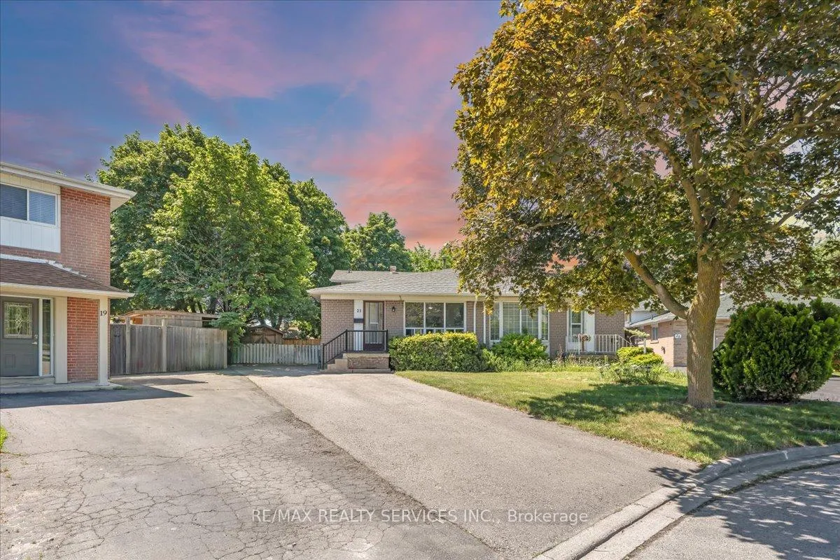 Photo 2 of 21 Welbeck Drive, Brampton, Northwood Park — HOMEH